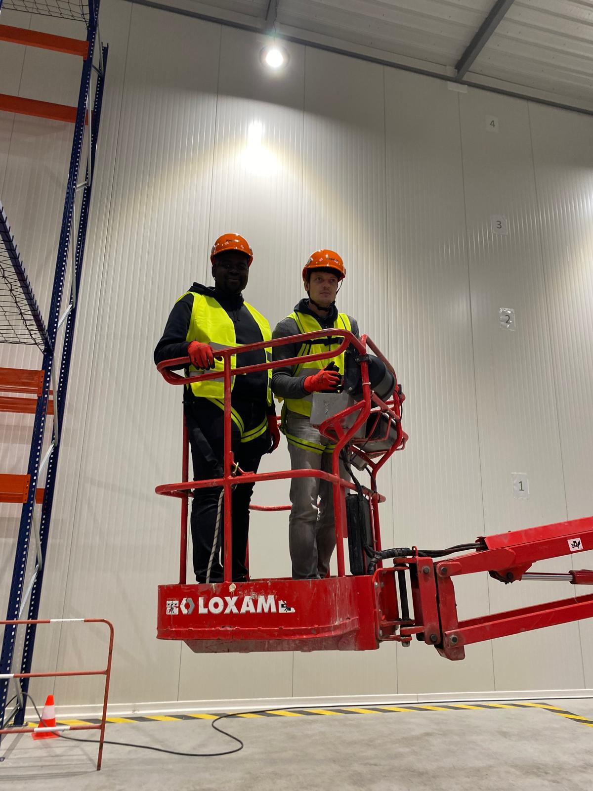 Techniciens nacelle LOXAM intérieur — 2M Building